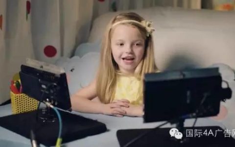 一群孩子扮演“沟通专家”无线指导一群成年人搭讪。曼妥思街头广告互动。