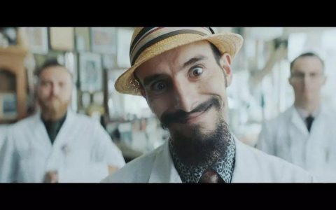 嘀嗒 嘀嗒时间的暂停!奥迪 A3 (DDB 巴塞罗那)