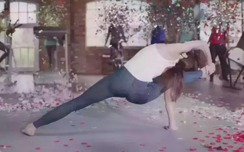 一个新维度的牛仔体验,广告将“脑袋大开”演绎的淋漓极致.(荷兰)