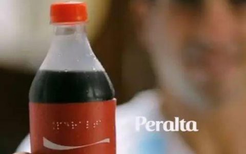 可口可乐总是走在前面!可口可乐盲文版,关爱盲人!