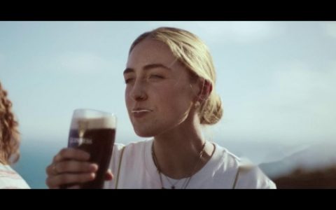 GUINNESS啤酒广告，可爱的一天从追寻阳光开始