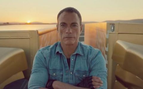 沃尔沃卡车经典广告“The Epic Split”（2013）